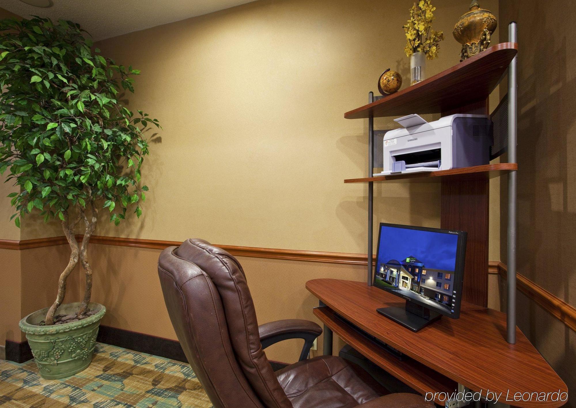 Holiday Inn Express Hotel & Suites Cincinnati-Blue Ash, An Ihg Hotel Facilities photo